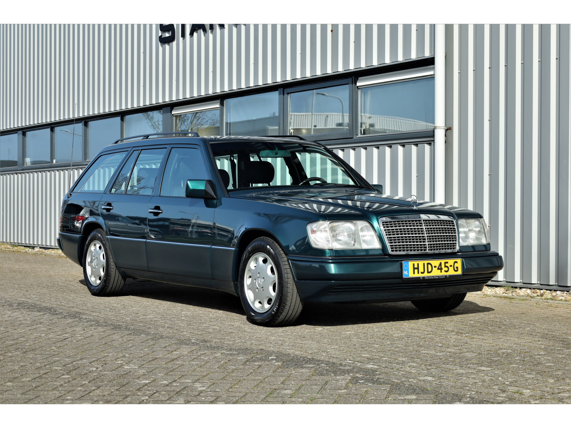 43991296-0.jpg
